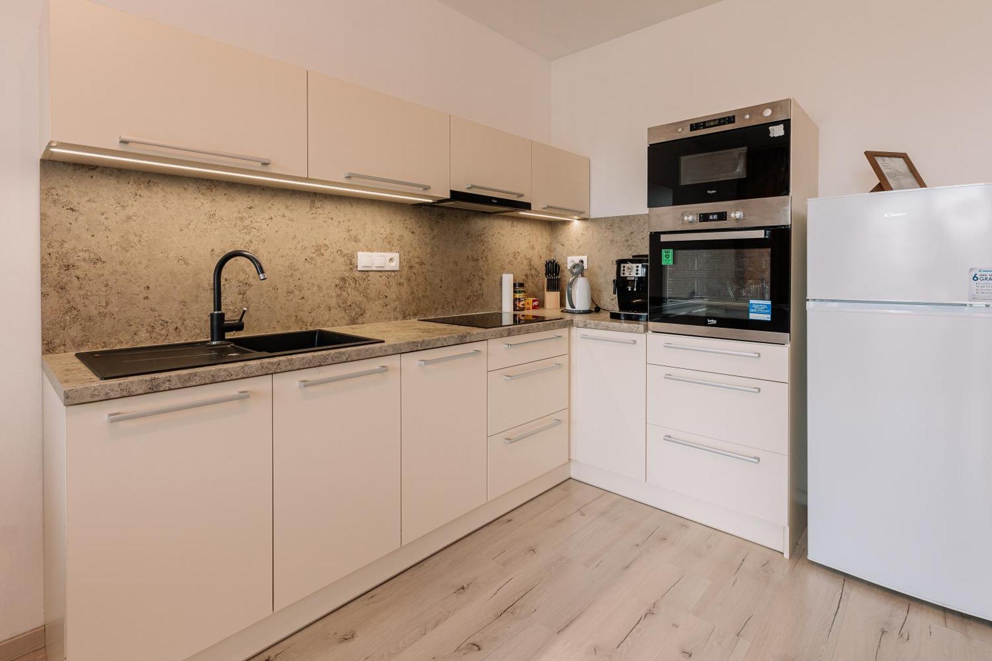 Sunrise Apartments Senec Luaran gambar