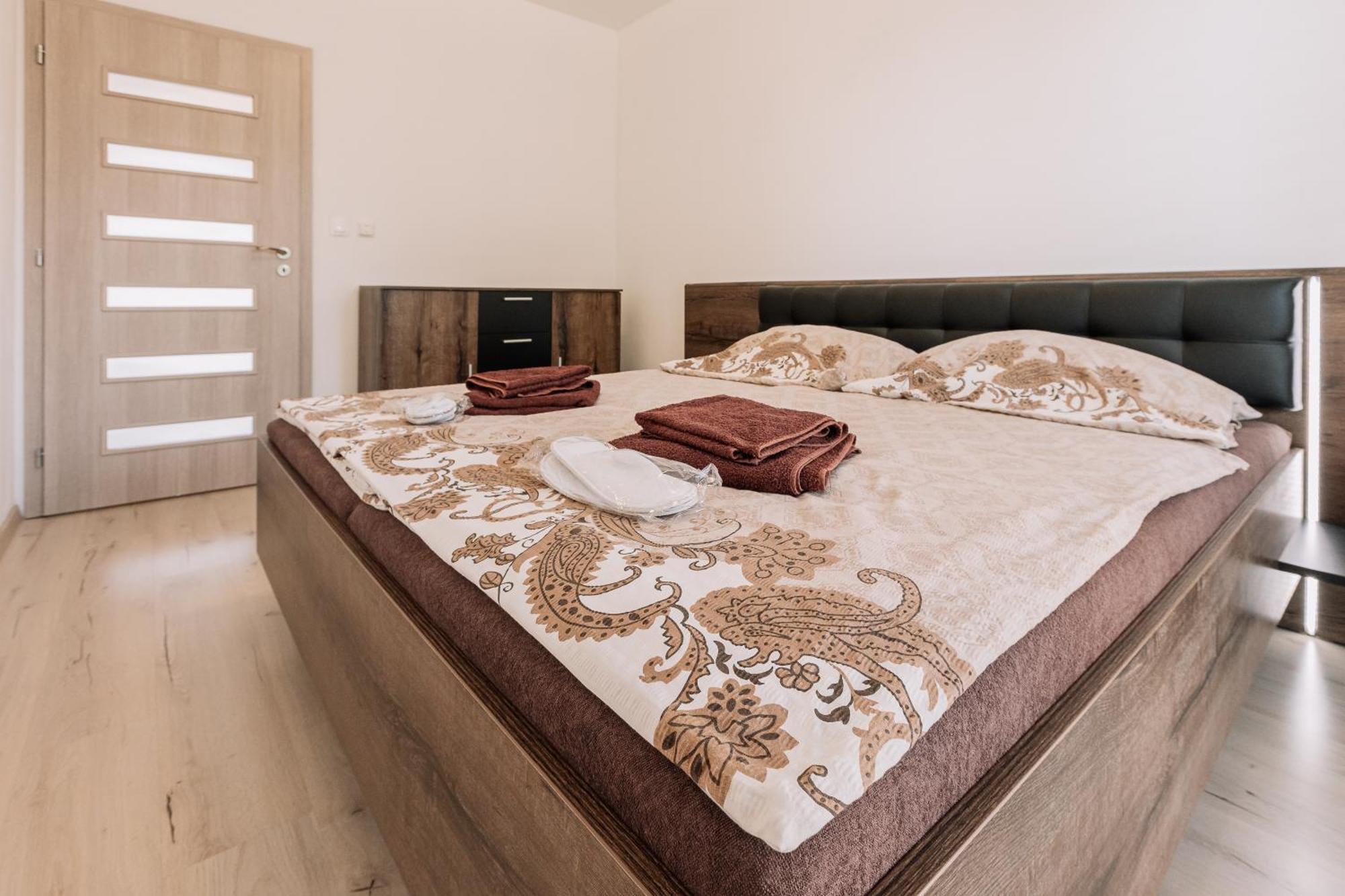 Sunrise Apartments Senec Luaran gambar